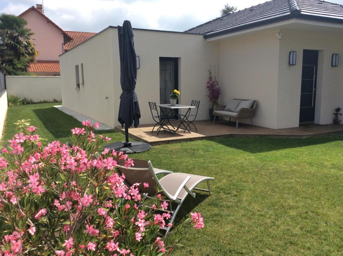 Du Cote De Chez Paule, Chambre Avec Entree Independante Et Salle D'Eau Privative Семеак Экстерьер фото